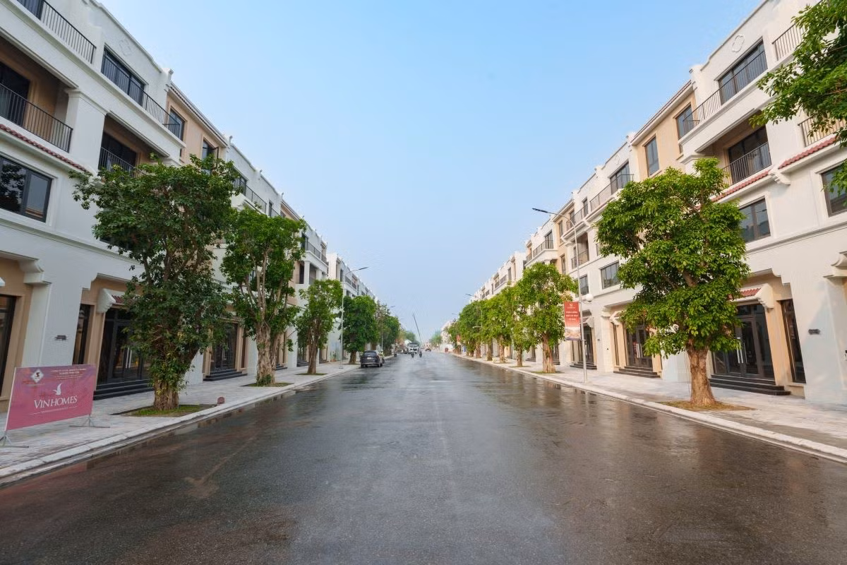 Vị trí shophouse nằm ngay trục đại lộ giúp tối ưu hóa khả năng tiếp cận khách hàng và gia tăng doanh thu