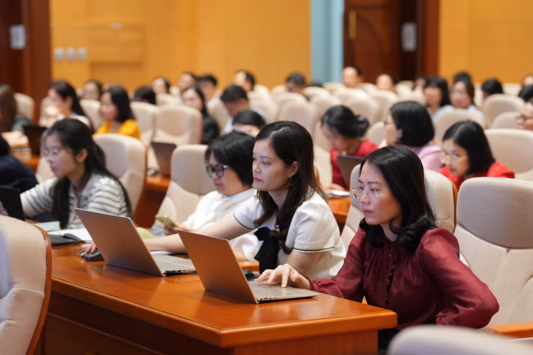 Học viên tập trung thực hành các kỹ năng Prompting để tối ưu hóa công việc