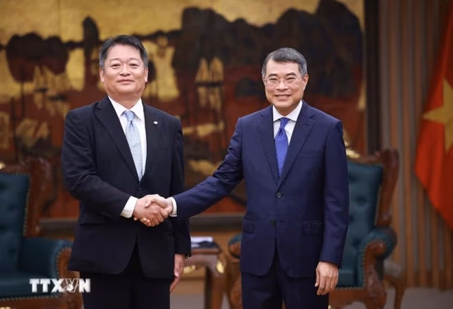 Ủy viên Bộ Chính trị, Thủ tướng Chính phủ Lê Minh Hưng tiếp ông Nagasaki Kotaro, Thống đốc tỉnh Yamanashi, Nhật Bản. Ảnh: TTXVN