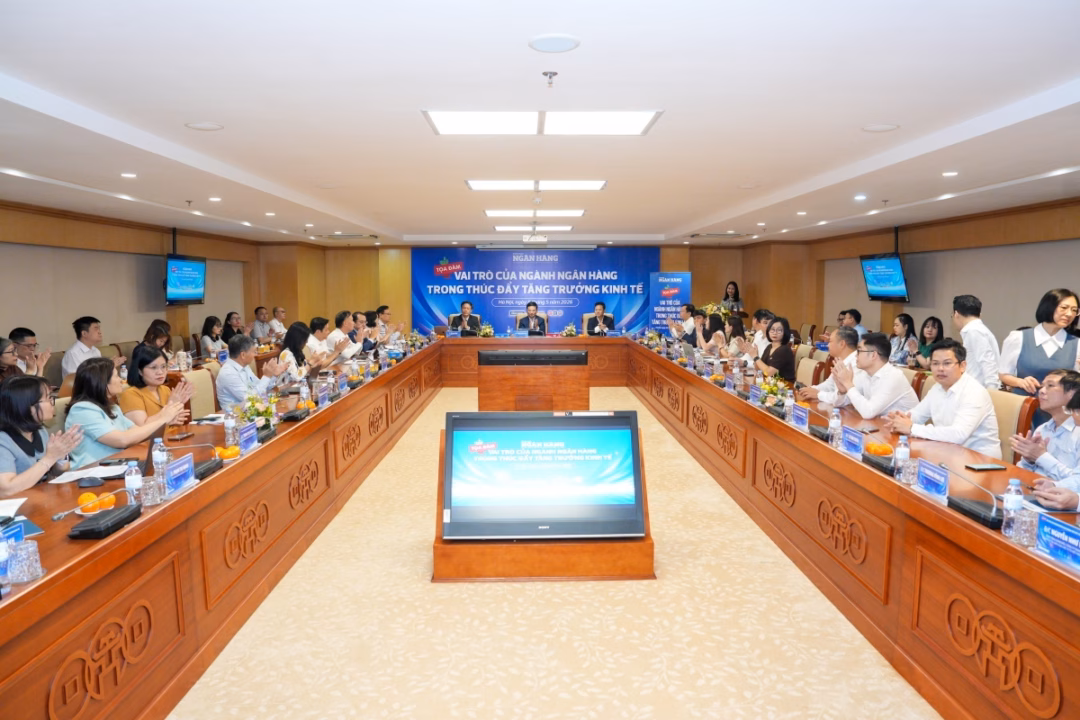 Phiên thảo luận sâu về chiến lược định hướng dòng vốn tín dụng vào các lĩnh vực sản xuất thực chất.