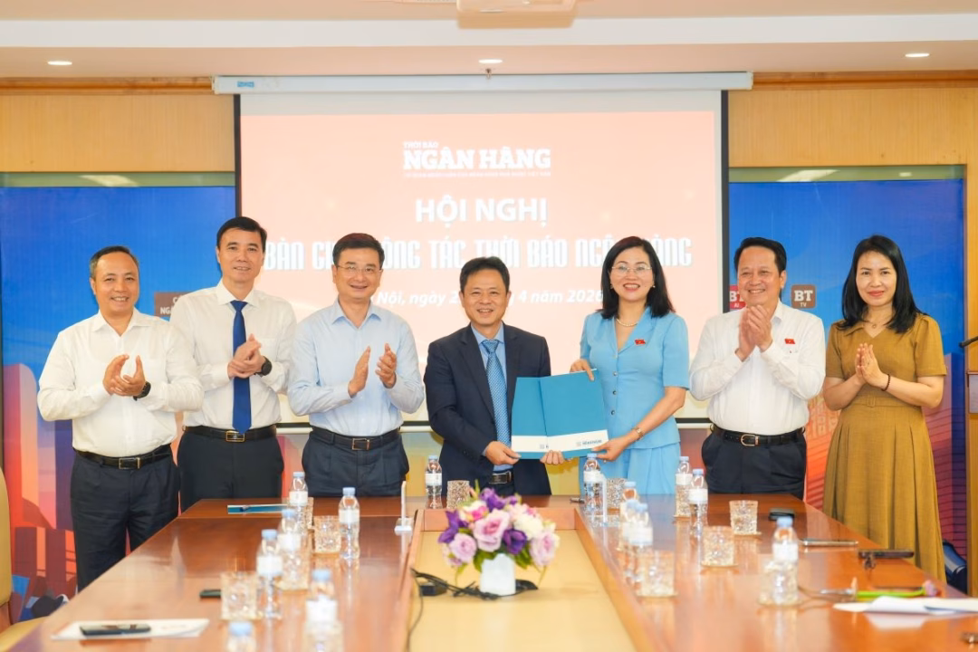 Lễ bàn giao nhiệm vụ tại Thời báo Ngân hàng